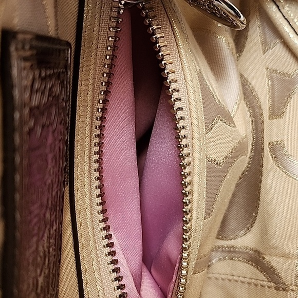 Coach Poppy - Picture 13 of 17